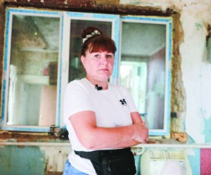 У відчаї: Людмила Царина вже понад рік не має змоги розпочати відновлення свого будинку