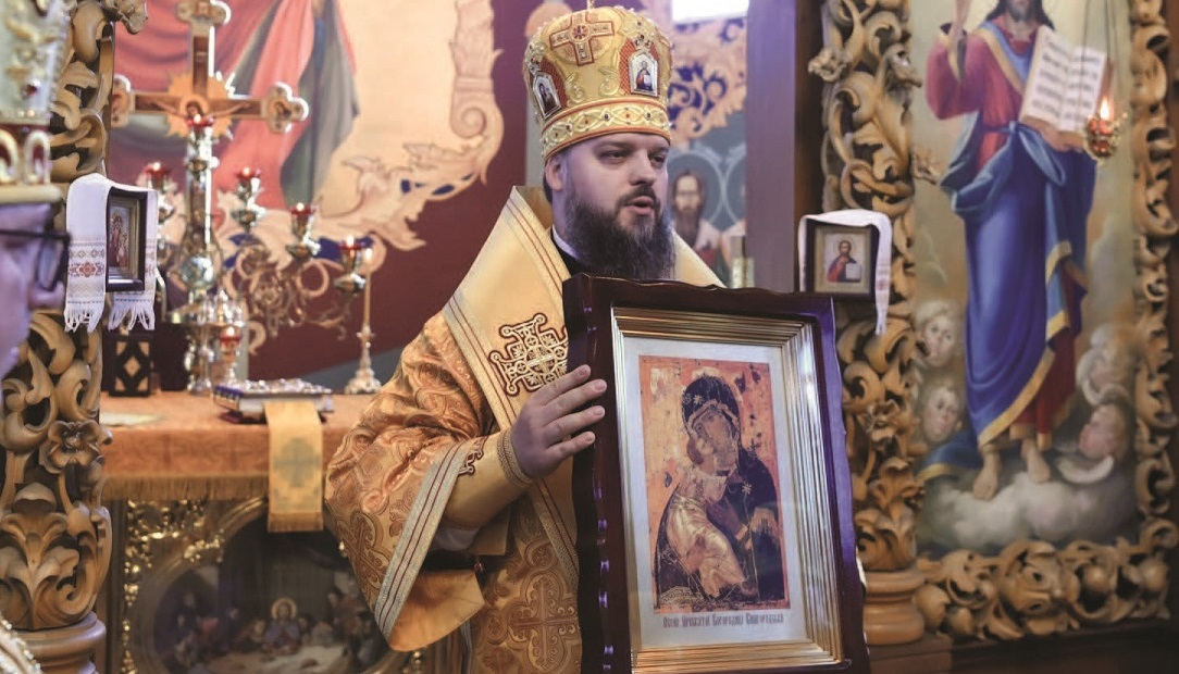Важлива подія: архієпископ Вишгородський Агапіт дарує вірянам Вишгородську ікону Божої Матері.