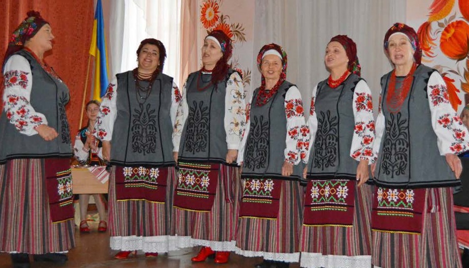 Співають душею: аматорський ансамбль «Древо» зачаровує слухачів своїми виступами. Фото з архіву Людмили Коваль