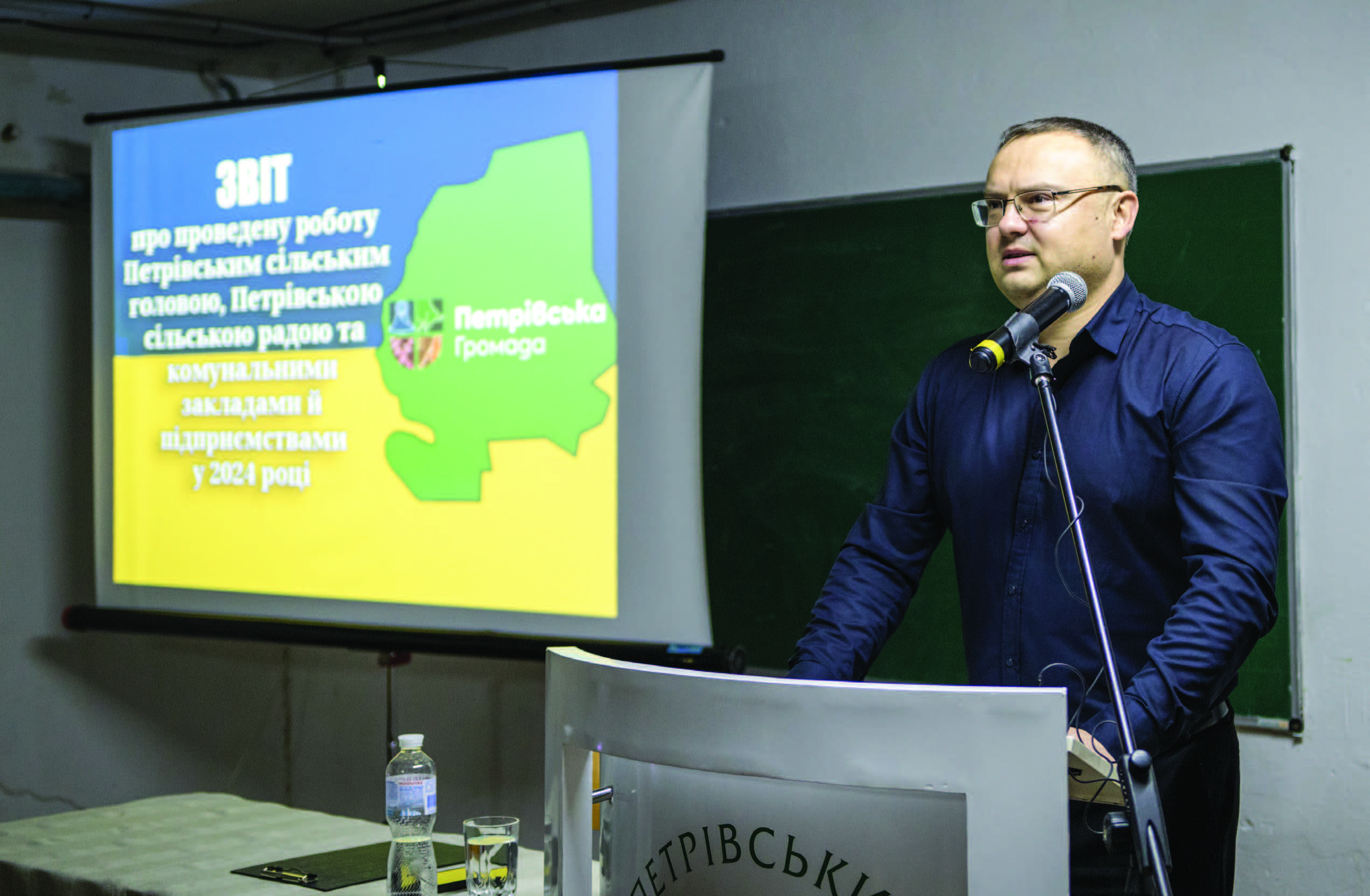 Почути кожного: сільський голова Радіон Старенький не лише звітував про зроблене, а й відповідав на наболілі питання жителів громади