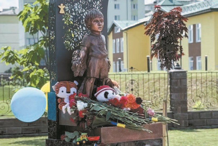 Меморіал болю: скульптура в пам’ять про дітей, життя яких обірвала війна. Фото з телеграм-каналу Радіона Старенького