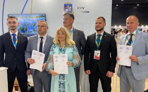 Наші в Італії: Радіон Старенький (другий зліва) у складі делегації Київщини на міжнародній конференції