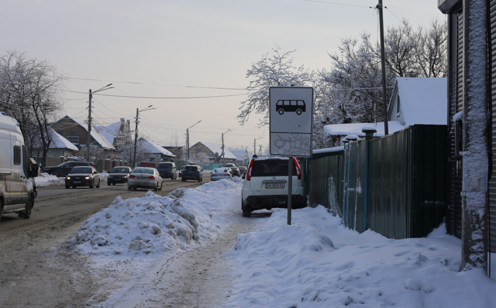 Заледеніла і засніжена: Петрівська громада переживає найсуворішу зиму за весь час повномасштабки. Фото: Київське море