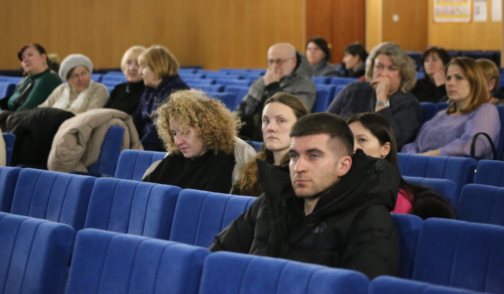 Послухати і висловитися: петрівчани зібралися, щоб обговорити проблеми громади. Фото: Київське море