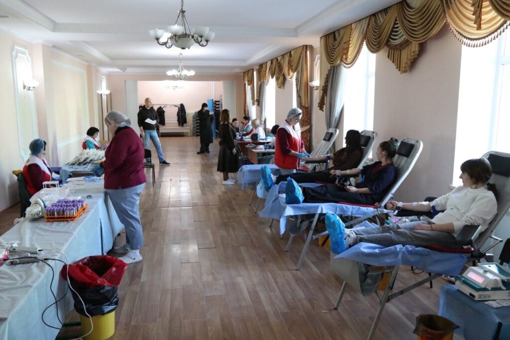Почесна місія: чимало петрівчан здають кров кожні 3 місяці.   Фото: з фейсбук-сторінки «Петрівської громади»