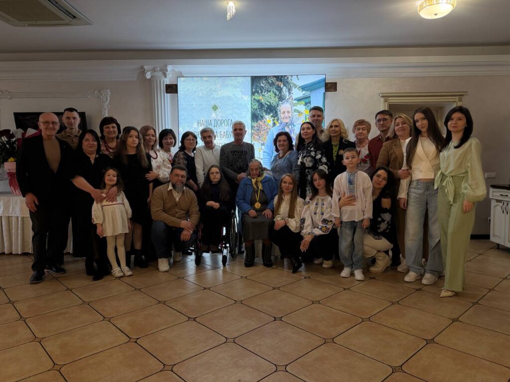 Усі покоління разом: велика родина зібралася на честь бабусі у столичному ресторані. Фото з архіву сім’ї Ковальчуків